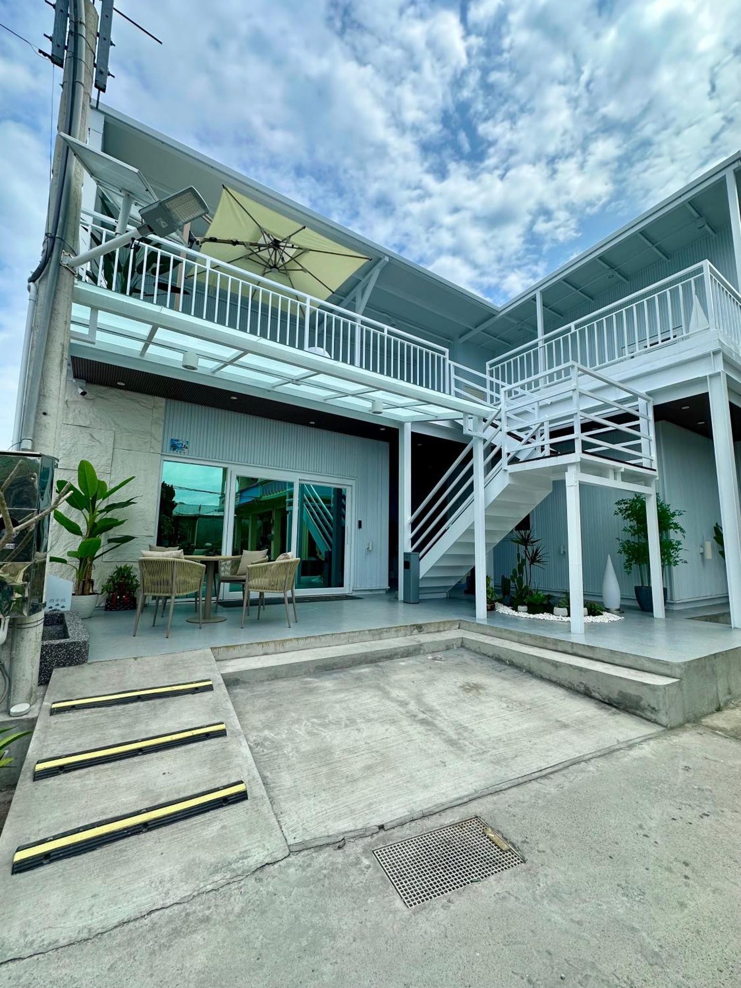尹居 包棟民宿 Xiaoliuqiu Exterior photo